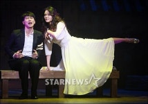 형제는용감햇닭 | [★포토]형제는 용감했다 '유혹의 자세'