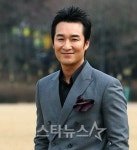 배우 이창훈, 7일 넥센vs기아전에서 4살딸과 시구