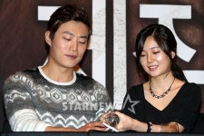 [★포토]박진희, 희준오빠 물 한잔 받으세요