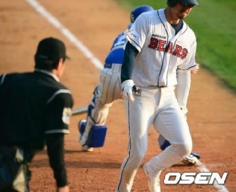 '오재원 투혼'.. 득점 성공 후, 햄스트링 부상으로 교체