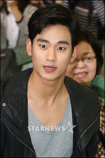 [포토]김수현, 2대8 가르마도 잘어울리죠!