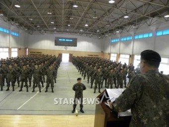 [단독]'입대' 엠투엠 손준혁, 중대장 훈련병 발탁 '늠름'