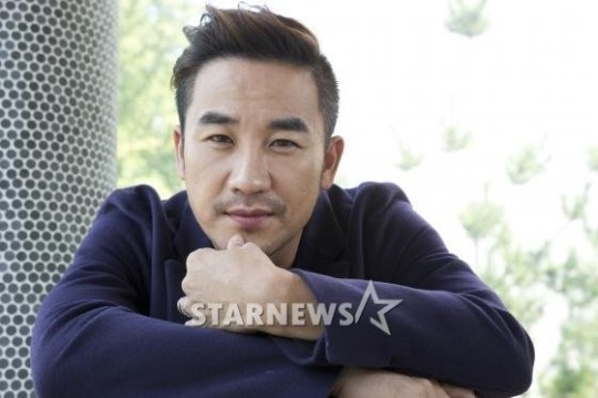 엄태웅, 다리 부상으로 입원 중...팬들의 따뜻한 응원 속에 회복 기원