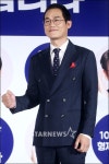 [★포토]김성균, 빨간 행거치프가 포인트!