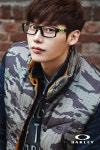 이종석, 남자의 변신은 무죄..안경 써도 멋있네~