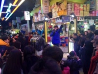 전주 남부시장 야시장, 신화 의상 경매 이벤트 성황