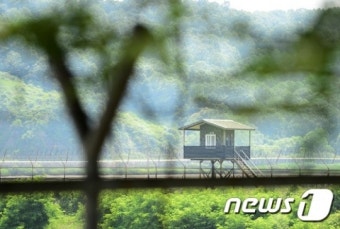 북한군 10여 명, 군사분계선 침범..경고사격 받은 뒤 돌아가