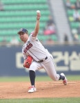 [오늘의 잠실] '유희관 첫 승' 두산, 삼성에 7-2 완승.. 3연전 기선 제압