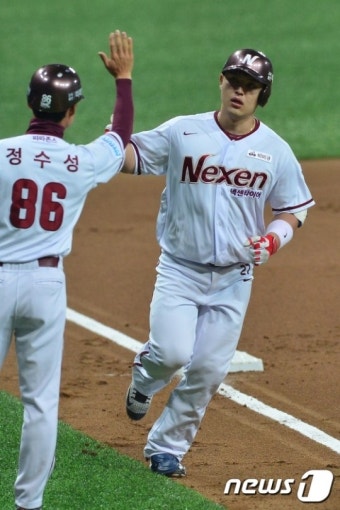[오늘의 고척] '만루포 두 방' 넥센, KIA에 15-6 대승.. 3연전 기선 제압