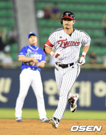 [오늘의 잠실] '박용택 멀티포' LG, 삼성에 12-6 승.. 전날 패배 설욕