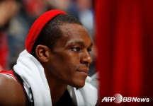 벤치로 밀려난 론도, 트레이드 시장에 나올까?