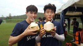 제주UTD 선수단이 전훈서 코코넛과 사랑에 빠진 사연