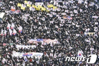 朴 취임 4주년.. '탄핵 반대' 14차 태극기 집회 시작