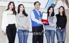 [★포토]달샤벳, 홍보대사 감사패 받고 행복 미소