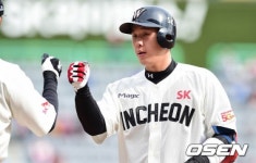 SK 이홍구, 함덕주 상대 동점 투런포! 시즌 5호 홈런