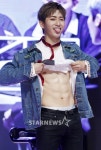 [★포토]제이빈, 초콜릿 복근 공개하며 혀 빼꼼