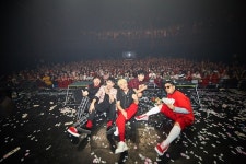 데이브레이크, 붉게 물들였다..여름 콘서트 레드 성황 