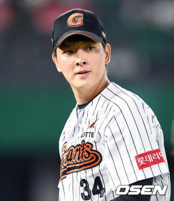 '롯데 선발 7G 연속 QS' 완성한 김원중의 5-2-3 병살