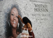 [☆월드]故휘트니 휴스턴 다큐 나온다..영화제 데뷔 준비