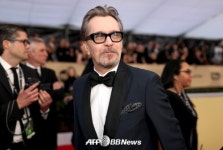 [☆월드] 게리 올드만, SAG 남우주연상 수상 