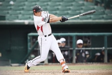 피어밴드 2실점·황재균 솔로포 kt, NC에 1-4 패배