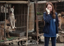 [★포토]식용견 농장서 눈물 흘리는 김효진