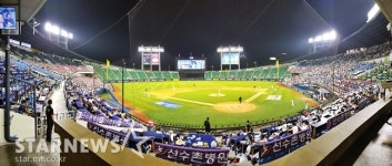 '패배 직감했나' LG 팬들은 적었고 두산 팬들은 많았다