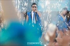 [포토]싸이 '불꽃과 함께 등장!'