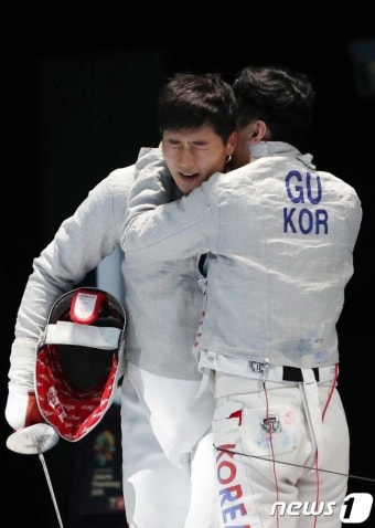 [AG] 남자 펜싱 사브르 단체전 2연패 성공!.. 구본길 첫 2관왕