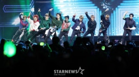 [★포토]NCT 127, 시청광장에서 팬들과 함께