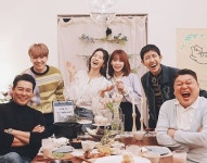 이청아, 모두의 주방 출연자들과 호탕한 웃음
