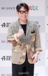 [★포토]윤종신, 여기저기 천 덧댄 자켓