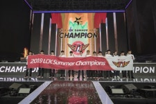 도장 깨기 SKT T1, 그리핀 누르고 통산 8번째 LCK 우승 달성