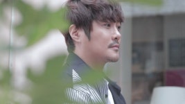 KCM, 리메이크 앨범 사랑과 우정사이 뮤비 직접 출연