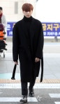 강다니엘, 2019 AAA 위해 베트남 行..올블랙 패션의 정석