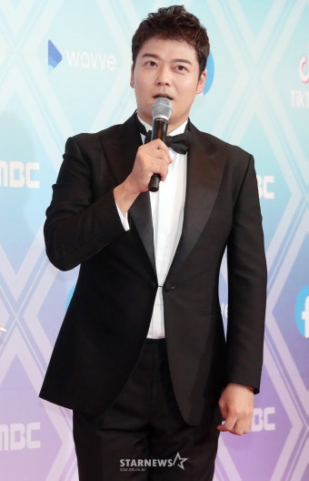 [포토]전현무 '대상 후보만이라도 감사'