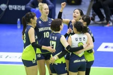 [★리뷰] 양효진 29점 현대건설, 혈투 끝에 인삼공사 3연승 저지