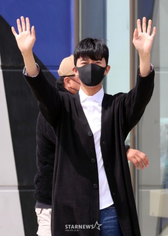 [포토]임영웅 '인사하는 히어로'