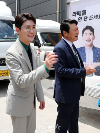 [포토]영탁-김응수 '꼰대라떼 한소절~!'