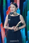 [★포토]백상 영화부문 최우수 연기상 수상한 전도연