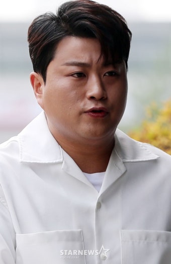 [포토]김호중 '한층 선명해진 잘생김'