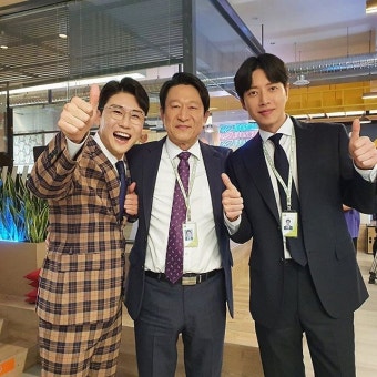 영탁, '꼰대인턴' 재출격..박해진X김응수와 '엄지 척!'