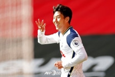 우리는 손샤인 위를 걷고 있다 英 매체 극찬
