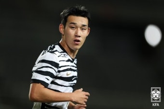 U-23 대표팀 송민규, 손가락 다쳤다 