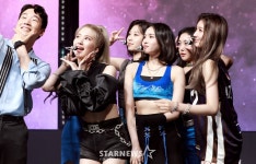 블링블링 첫 무대 인증샷[★포토]