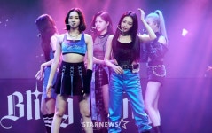 블링블링 오늘 데뷔했어요[★포토]