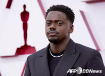 다니엘 칼루야, 男조연상 수상 "오늘은 즐기고, 월요일부터 일할 것" [2021 아카데미]