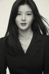 코리안 액터스 200 김유정, 흑백 뚫고 나온 고혹적 눈빛 [화보]
