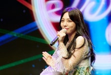 브레이브걸스 은지 노래하는 왕눈자[★포토]
