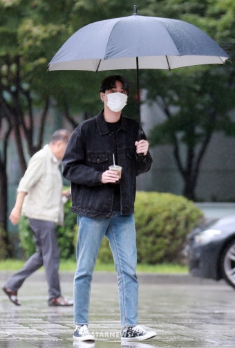 데이식스 영케이 '빗속에서 멋짐 폭발'[포토]